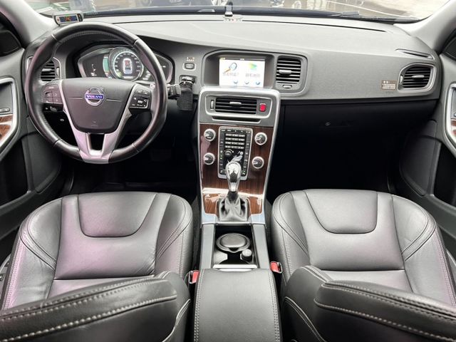 Volvo S60 D4 豪華版 省油有力・北歐安全房車  第6張相片