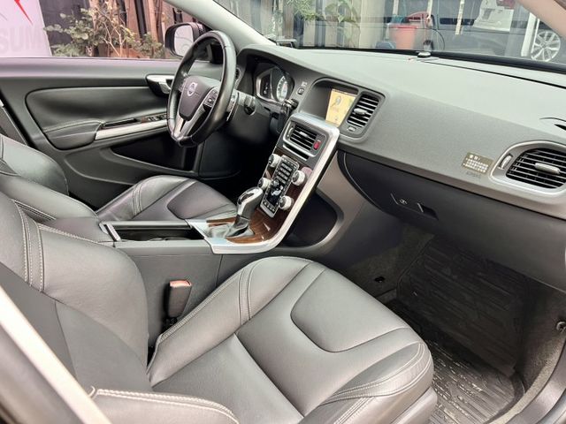 Volvo S60 D4 豪華版 省油有力・北歐安全房車  第7張相片