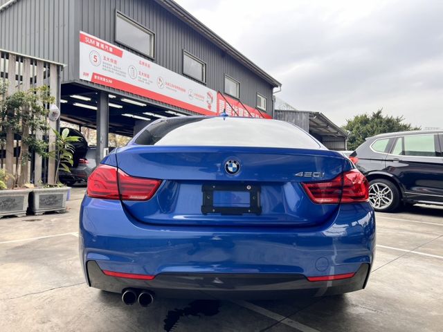 以跑車比例結合四門實用性，無窗框車門、Hofmeister kink C柱設計，外型典雅又不失運動氣息。內裝走豪華路線，  第4張相片