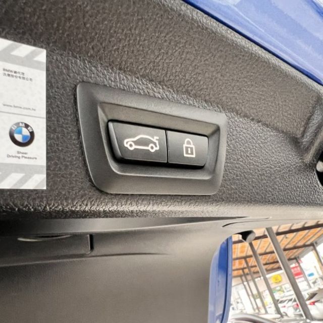 以跑車比例結合四門實用性，無窗框車門、Hofmeister kink C柱設計，外型典雅又不失運動氣息。內裝走豪華路線，  第5張相片