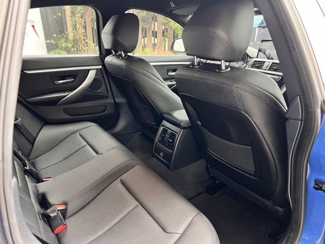 以跑車比例結合四門實用性，無窗框車門、Hofmeister kink C柱設計，外型典雅又不失運動氣息。內裝走豪華路線，  第8張相片