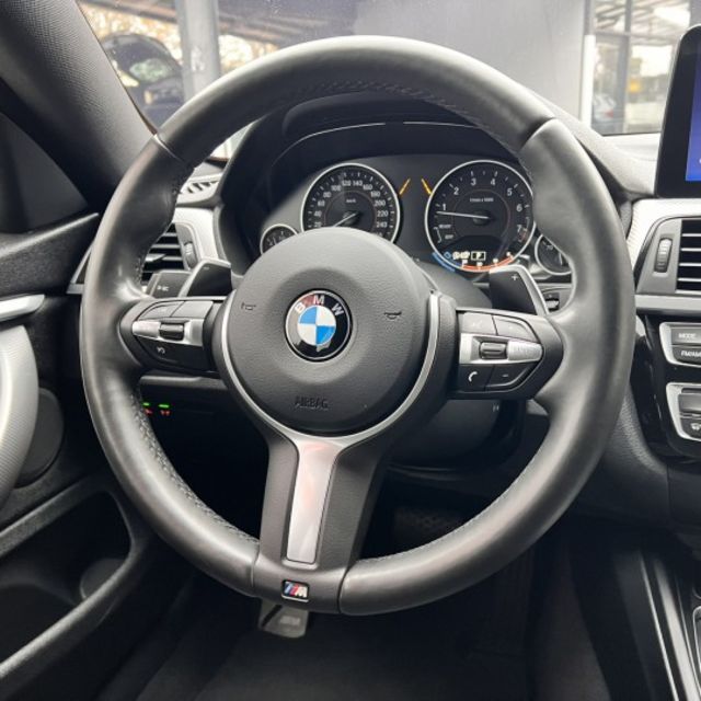 以跑車比例結合四門實用性，無窗框車門、Hofmeister kink C柱設計，外型典雅又不失運動氣息。內裝走豪華路線，  第10張相片