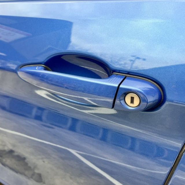 以跑車比例結合四門實用性，無窗框車門、Hofmeister kink C柱設計，外型典雅又不失運動氣息。內裝走豪華路線，  第19張相片