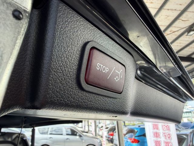 豪華七人座首選 電動側滑門＋高坐姿，上下車便利  小包車、商務接送、機場接駁  第6張相片