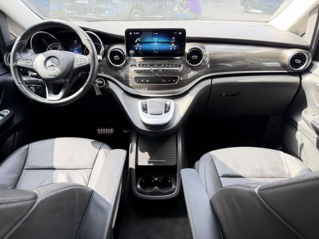 豪華七人座首選 電動側滑門＋高坐姿，上下車便利  小包車、商務接送、機場接駁  第7張相片