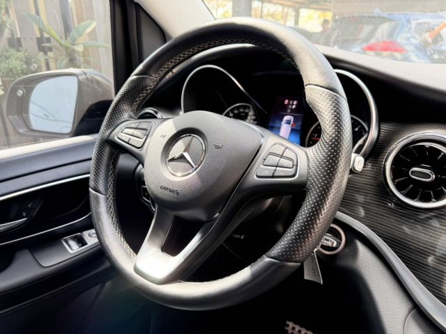 豪華七人座首選 電動側滑門＋高坐姿，上下車便利  小包車、商務接送、機場接駁  第11張相片