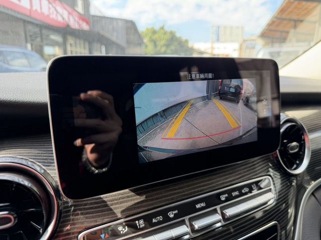 豪華七人座首選 電動側滑門＋高坐姿，上下車便利  小包車、商務接送、機場接駁  第15張相片