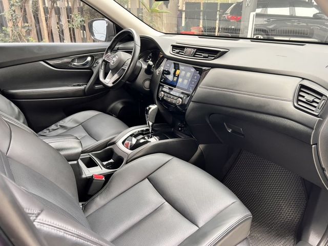 智行版 車況佳 大空間 × 高安全 × 全家都適合的國民休旅 智慧定速 盲點警示 360°環景 車道偏離  第8張相片