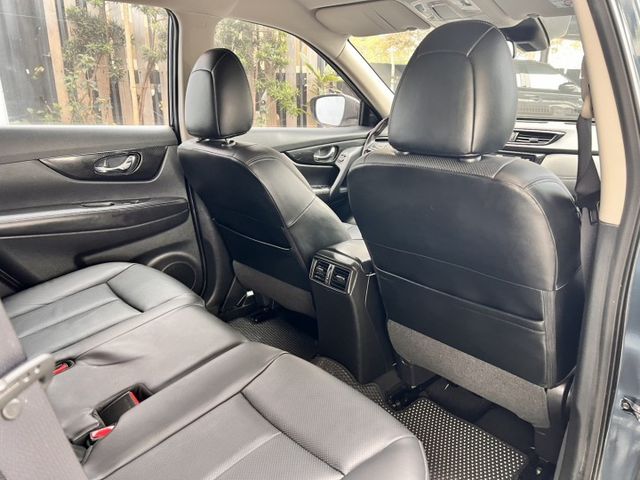 智行版 車況佳 大空間 × 高安全 × 全家都適合的國民休旅 智慧定速 盲點警示 360°環景 車道偏離  第9張相片