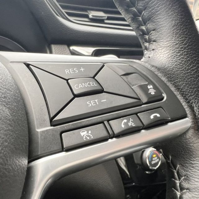 智行版 車況佳 大空間 × 高安全 × 全家都適合的國民休旅 智慧定速 盲點警示 360°環景 車道偏離  第13張相片