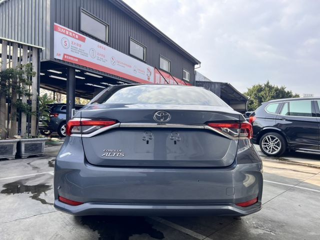 豪華版 客人年前車換車 低於行情~優惠給這幾天要買車的 朋友們！盡速前來哦！  第3張相片