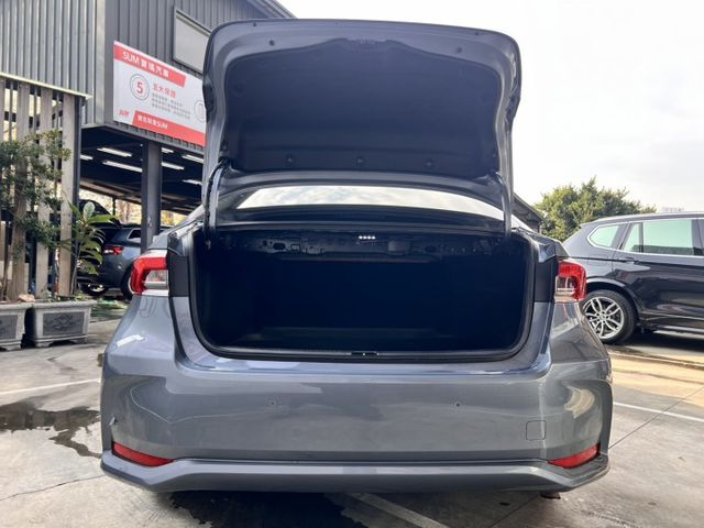 豪華版 客人年前車換車 低於行情~優惠給這幾天要買車的 朋友們！盡速前來哦！  第4張相片