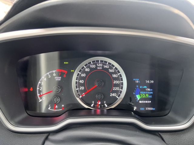 豪華版 客人年前車換車 低於行情~優惠給這幾天要買車的 朋友們！盡速前來哦！  第10張相片