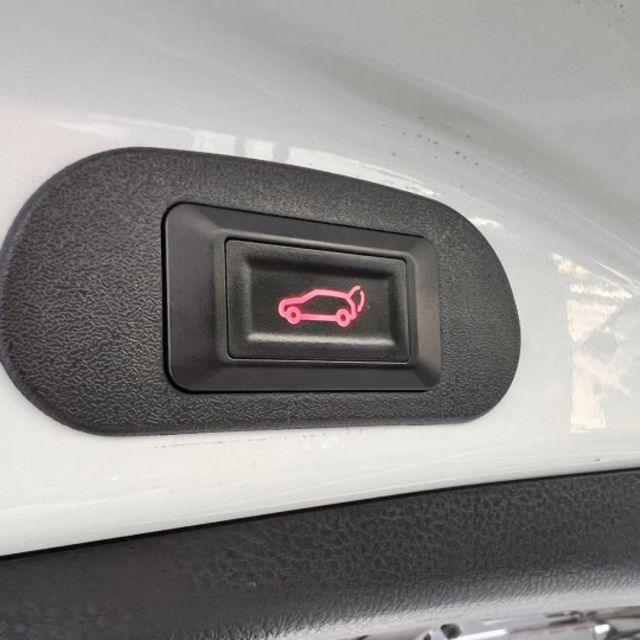 RAV4保值性高、妥善率佳，是二手市場長年熱銷車款。 想找一台好養、好開、好脫手的SUV，這台2.0經典款絕對值得入手  第6張相片