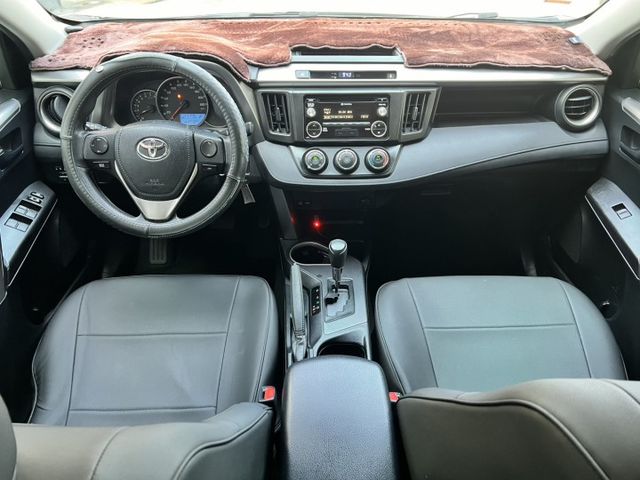 RAV4保值性高、妥善率佳，是二手市場長年熱銷車款。 想找一台好養、好開、好脫手的SUV，這台2.0經典款絕對值得入手  第7張相片