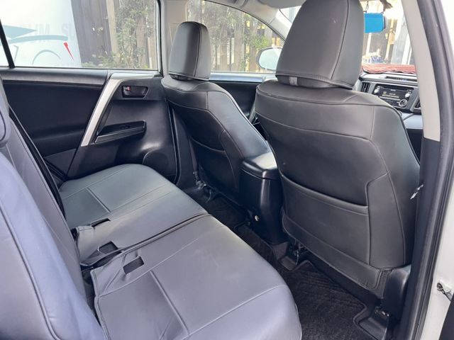 RAV4保值性高、妥善率佳，是二手市場長年熱銷車款。 想找一台好養、好開、好脫手的SUV，這台2.0經典款絕對值得入手  第9張相片