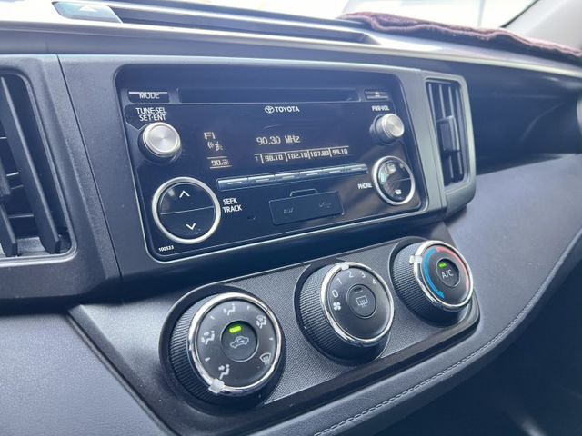 RAV4保值性高、妥善率佳，是二手市場長年熱銷車款。 想找一台好養、好開、好脫手的SUV，這台2.0經典款絕對值得入手  第13張相片