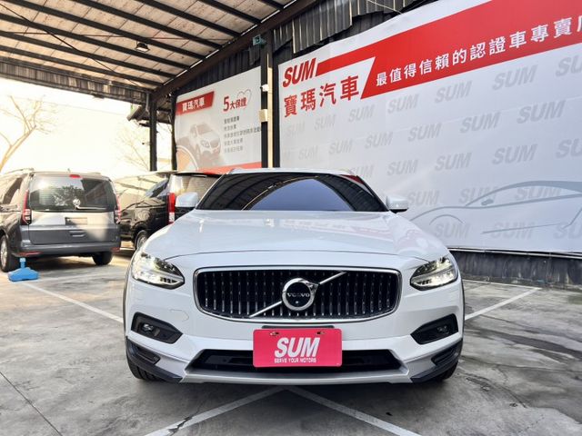 V90 Cross Country B5 Momentum 稀有釋出 旗艦跨界旅行車 錯過可能就沒下一台了。  第3張相片