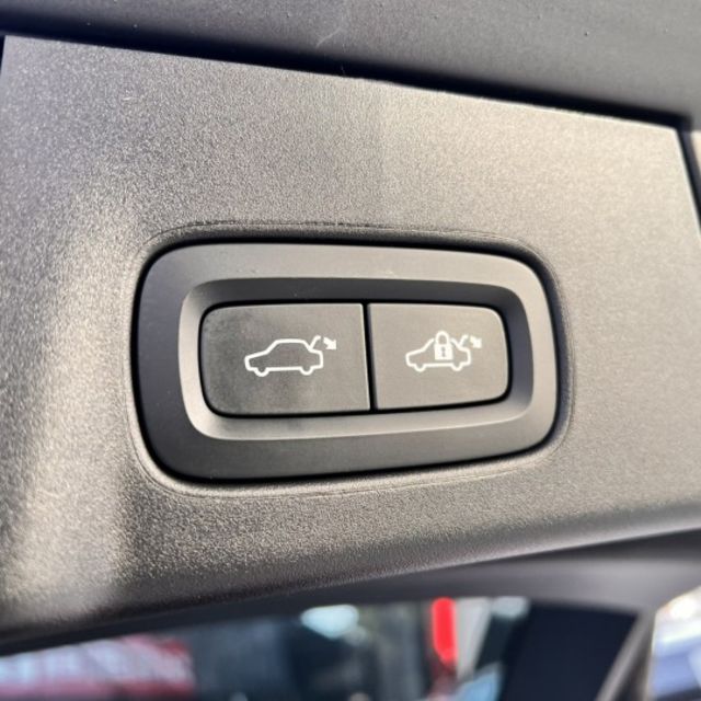 V90 Cross Country B5 Momentum 稀有釋出 旗艦跨界旅行車 錯過可能就沒下一台了。  第5張相片