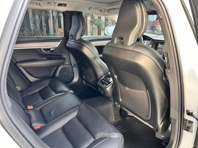 V90 Cross Country B5 Momentum 稀有釋出 旗艦跨界旅行車 錯過可能就沒下一台了。  第8張相片