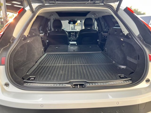 V90 Cross Country B5 Momentum 稀有釋出 旗艦跨界旅行車 錯過可能就沒下一台了。  第9張相片