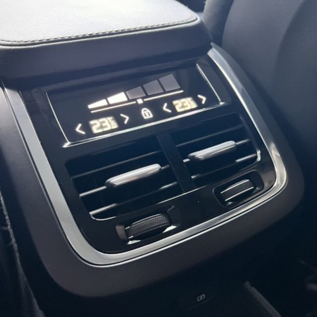 V90 Cross Country B5 Momentum 稀有釋出 旗艦跨界旅行車 錯過可能就沒下一台了。  第13張相片