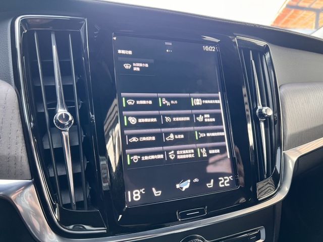 V90 Cross Country B5 Momentum 稀有釋出 旗艦跨界旅行車 錯過可能就沒下一台了。  第14張相片