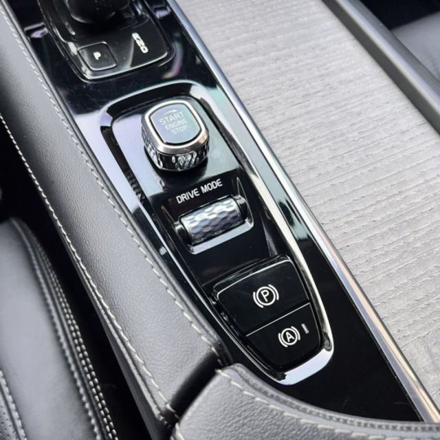 V90 Cross Country B5 Momentum 稀有釋出 旗艦跨界旅行車 錯過可能就沒下一台了。  第16張相片