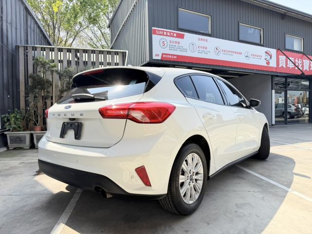 Focus 5D 1.5 成真型  1.5L Ti-VCT高效引擎，動力順暢省油  底盤操控一流，彎道穩定好開  第2張相片