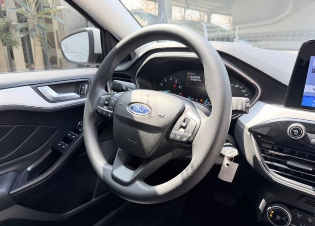 Focus 5D 1.5 成真型  1.5L Ti-VCT高效引擎，動力順暢省油  底盤操控一流，彎道穩定好開  第8張相片