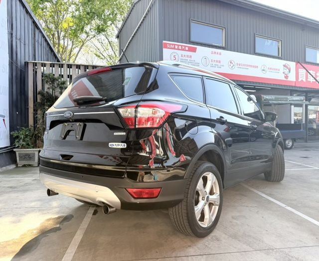 Kuga 1.5T 旗艦版  歐系操控 × 渦輪動力 × 主動安全滿載 電動尾門＋Keyless免鑰匙，日常用車超方便  第2張相片