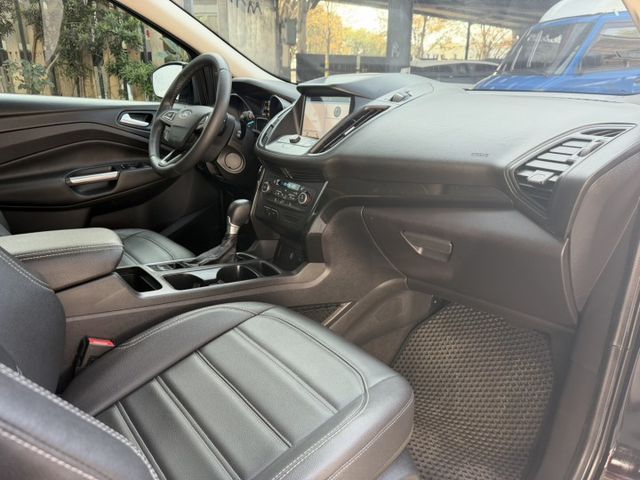 Kuga 1.5T 旗艦版  歐系操控 × 渦輪動力 × 主動安全滿載 電動尾門＋Keyless免鑰匙，日常用車超方便  第7張相片