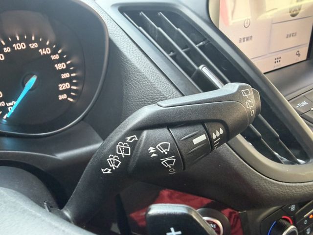 Kuga 1.5T 旗艦版  歐系操控 × 渦輪動力 × 主動安全滿載 電動尾門＋Keyless免鑰匙，日常用車超方便  第12張相片