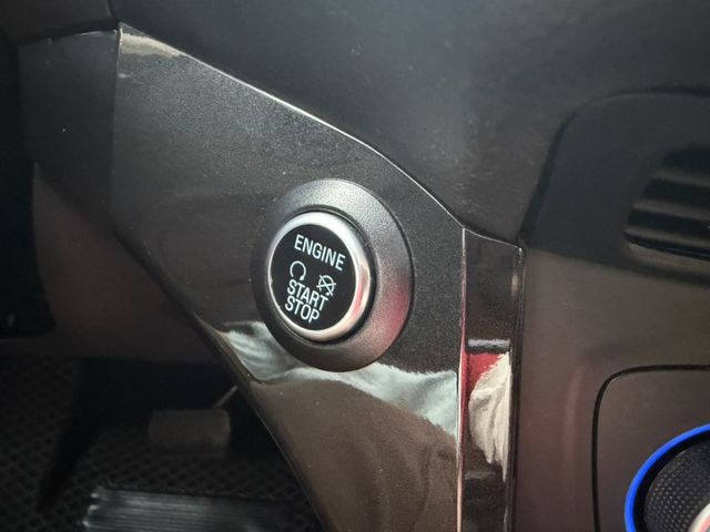 Kuga 1.5T 旗艦版  歐系操控 × 渦輪動力 × 主動安全滿載 電動尾門＋Keyless免鑰匙，日常用車超方便  第14張相片