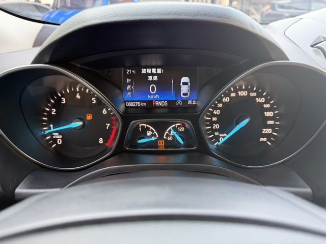 Kuga 1.5T 旗艦版  歐系操控 × 渦輪動力 × 主動安全滿載 電動尾門＋Keyless免鑰匙，日常用車超方便  第15張相片