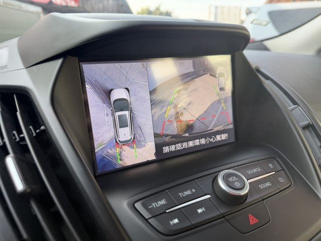 Kuga 1.5T 旗艦版  歐系操控 × 渦輪動力 × 主動安全滿載 電動尾門＋Keyless免鑰匙，日常用車超方便  第16張相片