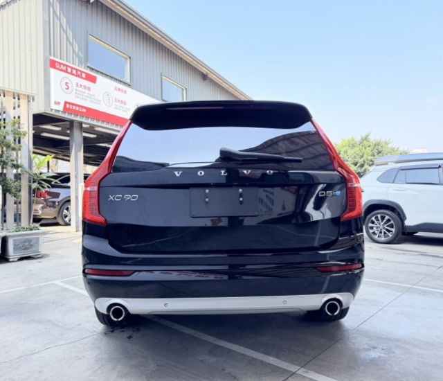 D5 Momentum 七人座 想找一台「安全無敵＋空間夠大＋全家都安心」的休旅車，XC90就是標準答案  第3張相片