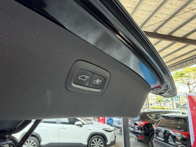 D5 Momentum 七人座 想找一台「安全無敵＋空間夠大＋全家都安心」的休旅車，XC90就是標準答案  第5張相片