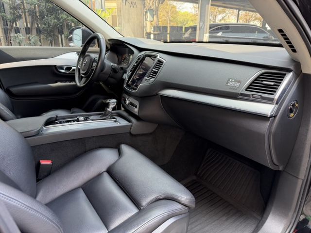 D5 Momentum 七人座 想找一台「安全無敵＋空間夠大＋全家都安心」的休旅車，XC90就是標準答案  第7張相片