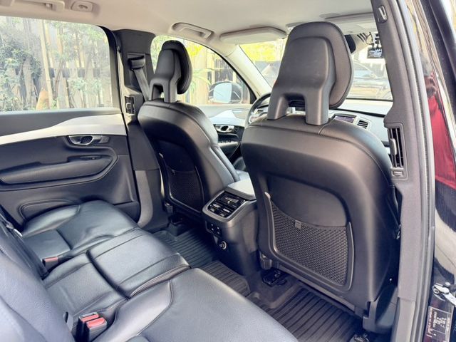 D5 Momentum 七人座 想找一台「安全無敵＋空間夠大＋全家都安心」的休旅車，XC90就是標準答案  第8張相片