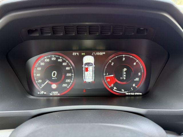 D5 Momentum 七人座 想找一台「安全無敵＋空間夠大＋全家都安心」的休旅車，XC90就是標準答案  第14張相片