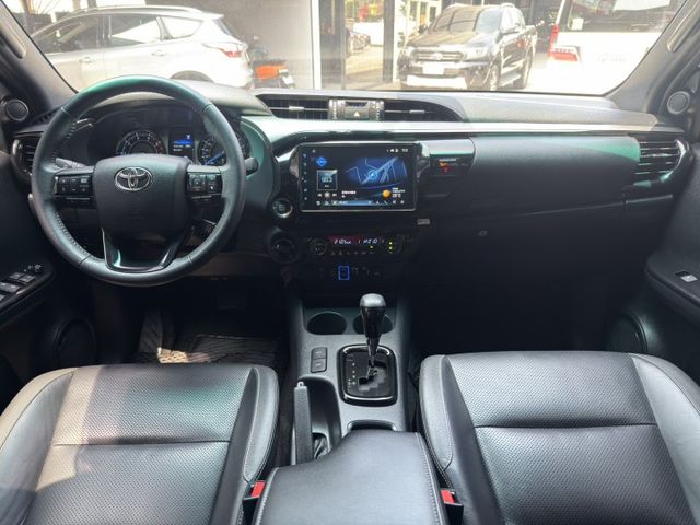 Toyota Hilux 2.8 柴油 陪我上山下海、跑市集載貨的最佳戰友 真正用實力說話的一台車  第5張相片