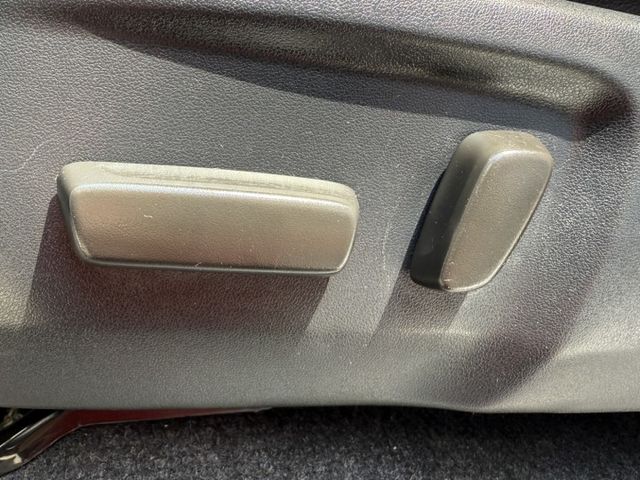 Toyota Hilux 2.8 柴油 陪我上山下海、跑市集載貨的最佳戰友 真正用實力說話的一台車  第8張相片