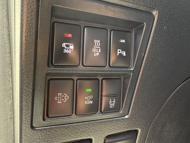 Toyota Hilux 2.8 柴油 陪我上山下海、跑市集載貨的最佳戰友 真正用實力說話的一台車  第10張相片