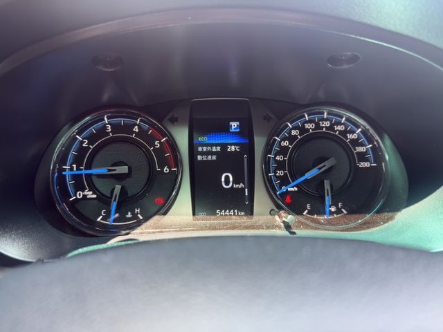 Toyota Hilux 2.8 柴油 陪我上山下海、跑市集載貨的最佳戰友 真正用實力說話的一台車  第13張相片