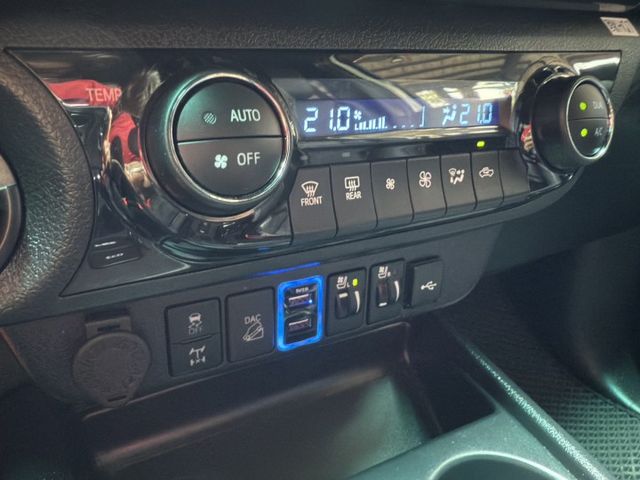 Toyota Hilux 2.8 柴油 陪我上山下海、跑市集載貨的最佳戰友 真正用實力說話的一台車  第18張相片