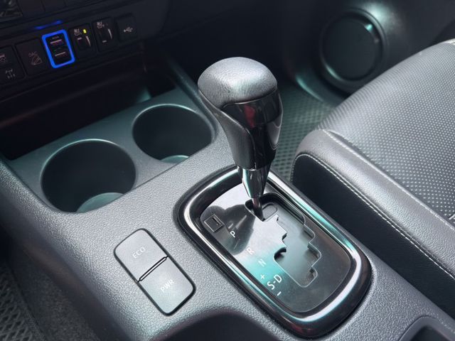 Toyota Hilux 2.8 柴油 陪我上山下海、跑市集載貨的最佳戰友 真正用實力說話的一台車  第19張相片