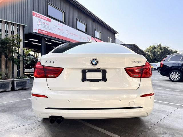 GT 320i Sport 總代理 質感與實用一次到位！跑車線條＋掀背大空間 主動式尾翼＋空力設計，高速穩定更安心  第4張相片
