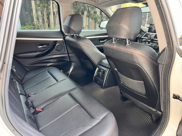 GT 320i Sport 總代理 質感與實用一次到位！跑車線條＋掀背大空間 主動式尾翼＋空力設計，高速穩定更安心  第8張相片