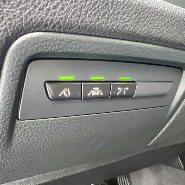 GT 320i Sport 總代理 質感與實用一次到位！跑車線條＋掀背大空間 主動式尾翼＋空力設計，高速穩定更安心  第11張相片